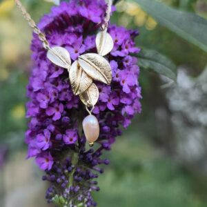 Collier feuilles et perle de culture