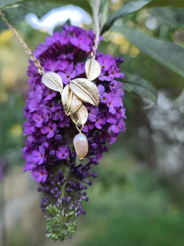 Collier feuilles et perle de culture